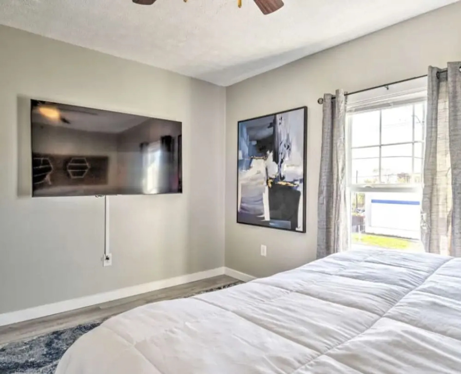 Urban Chic Townhome Near Downtown