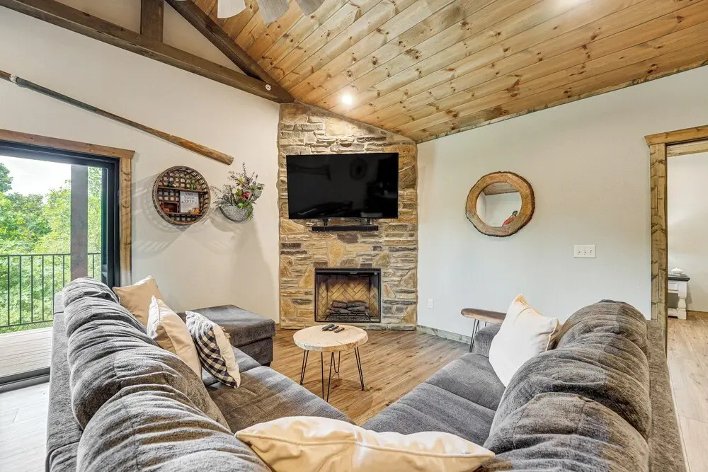 Branson Gem w/ Hot Tub Access & Private Boat Slip!