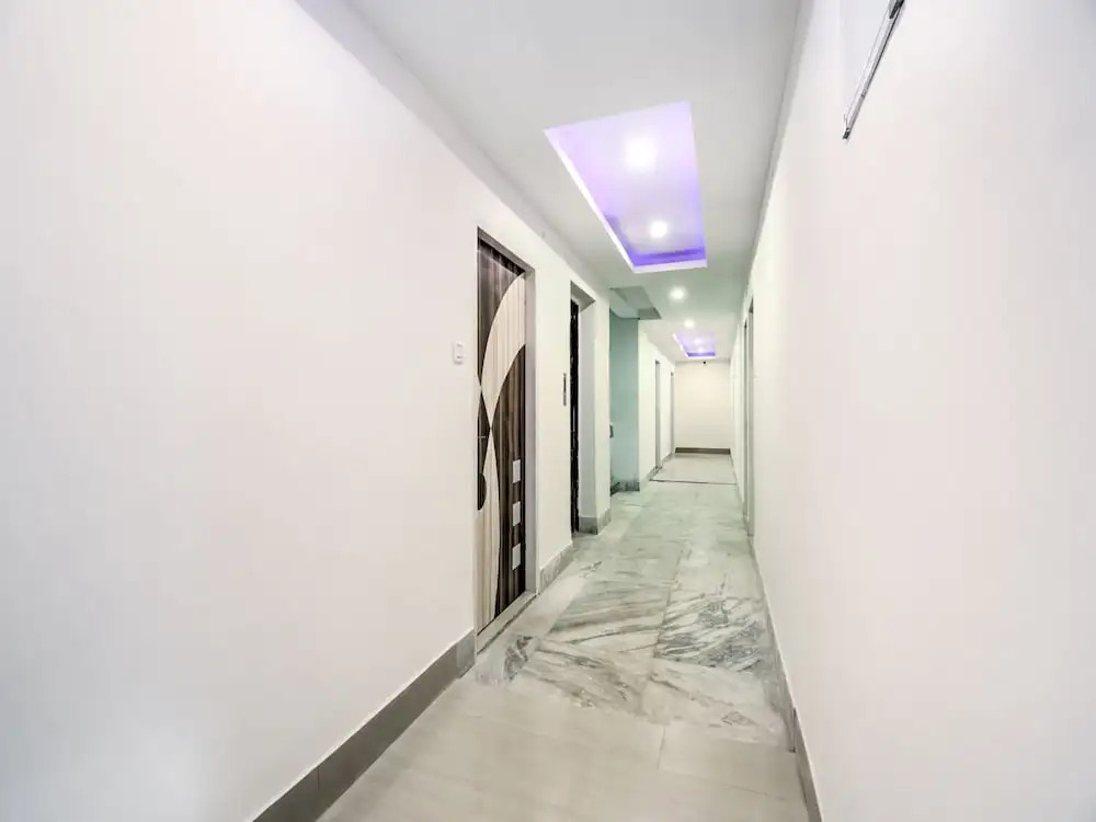 Capital O 27616 Hotel Mega Royal