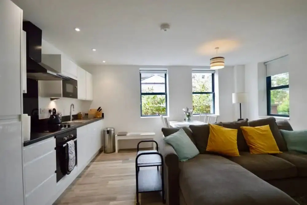 Stylish 2 Bedroom Apartment in Downtown Bristol