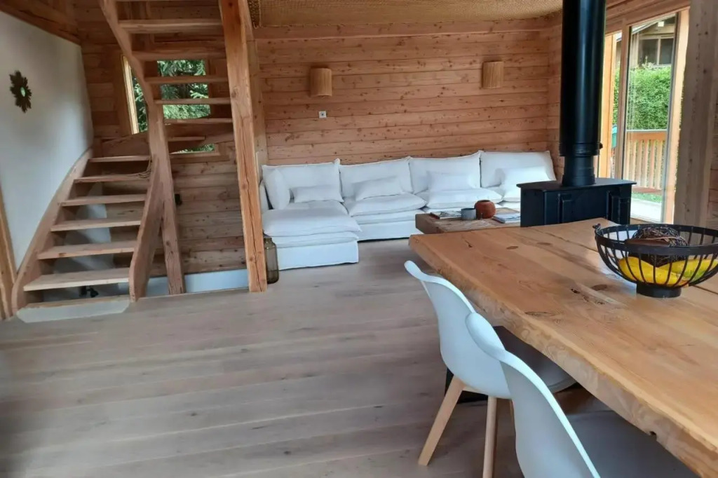 Semi Detached Chalet for 8 with Balcony & Garden