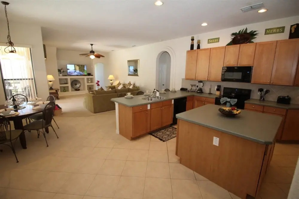 Large 5 bed Pool Home With Excellent Privacy - 440