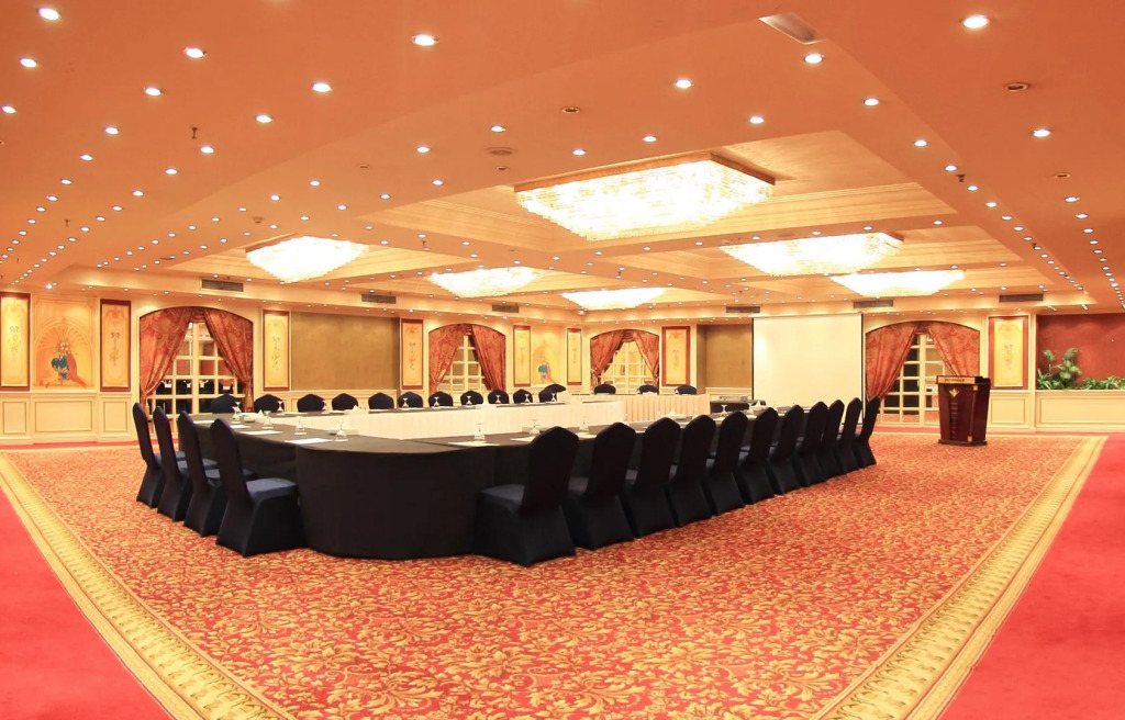 Отель Pyramisa Suites Hotel Cairo
