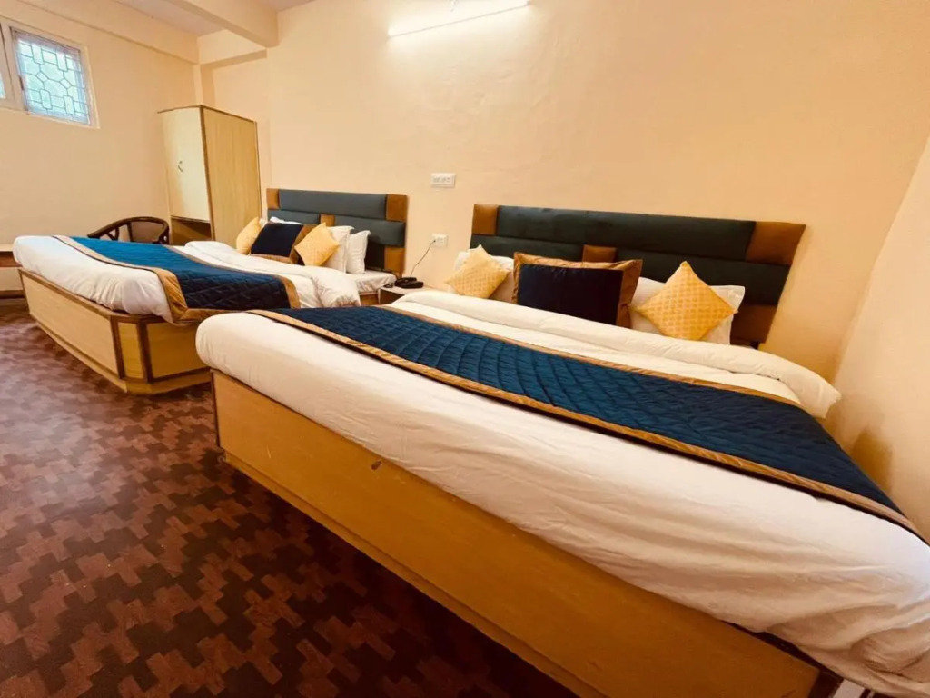 The Ashoka Inn 300mts walkable from Mall Road