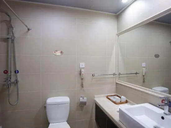 Yulong Hotel