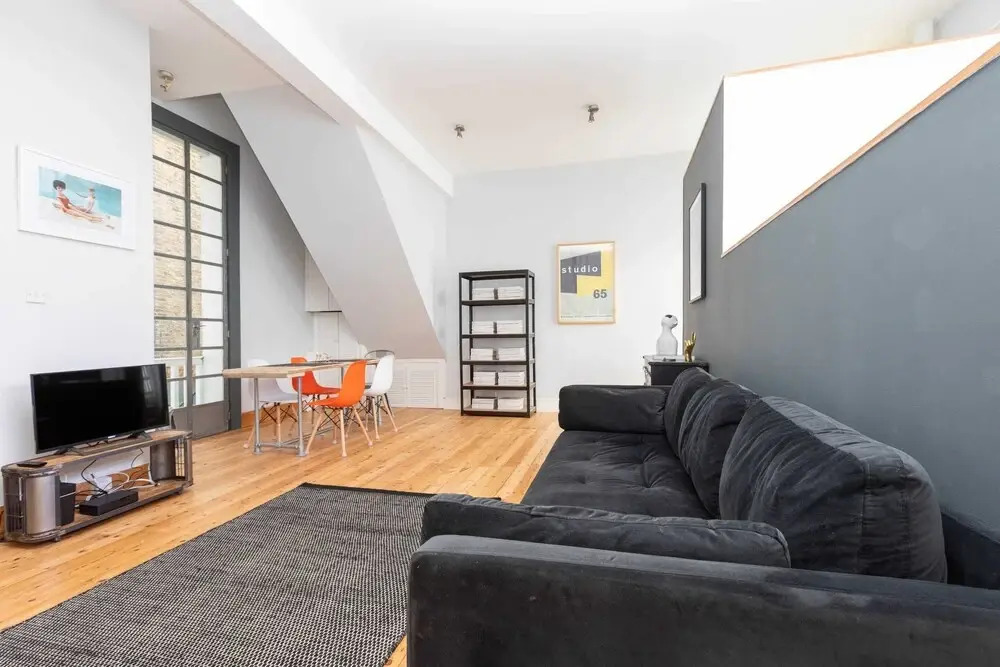 Stylish 2 Bedroom Converted Victorian Storefront