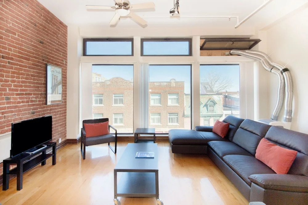 Intimate Plateau Suites by Sonder