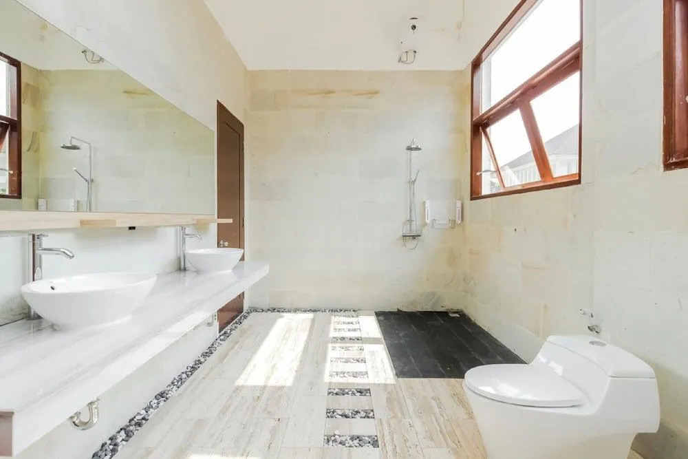 RedDoorz Premium near Stasiun Lenteng Agung