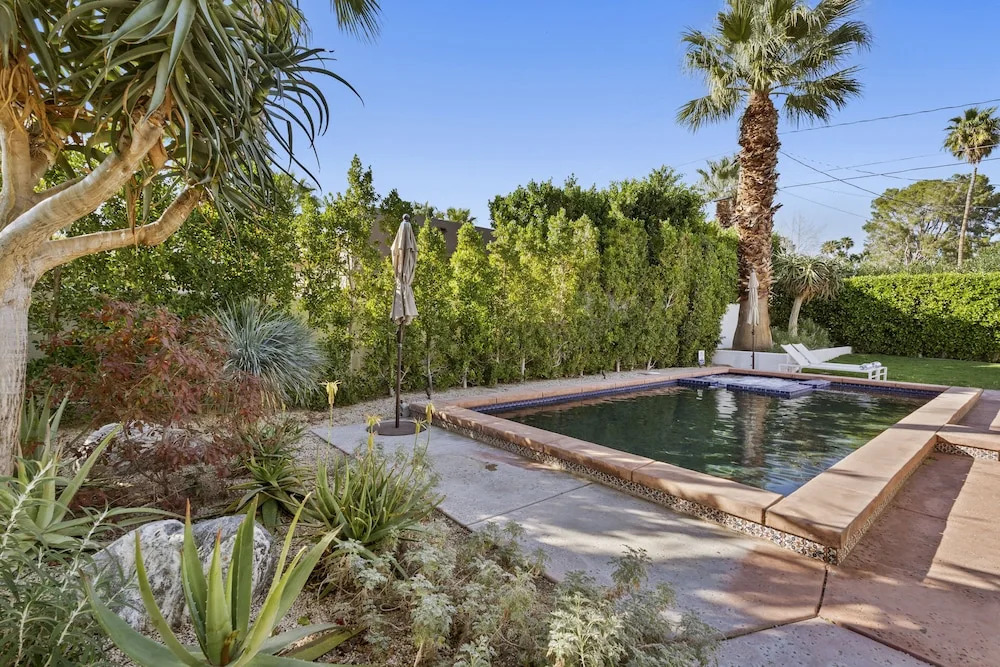 Charming Spanish Colonial A Chic Retreat for 4!