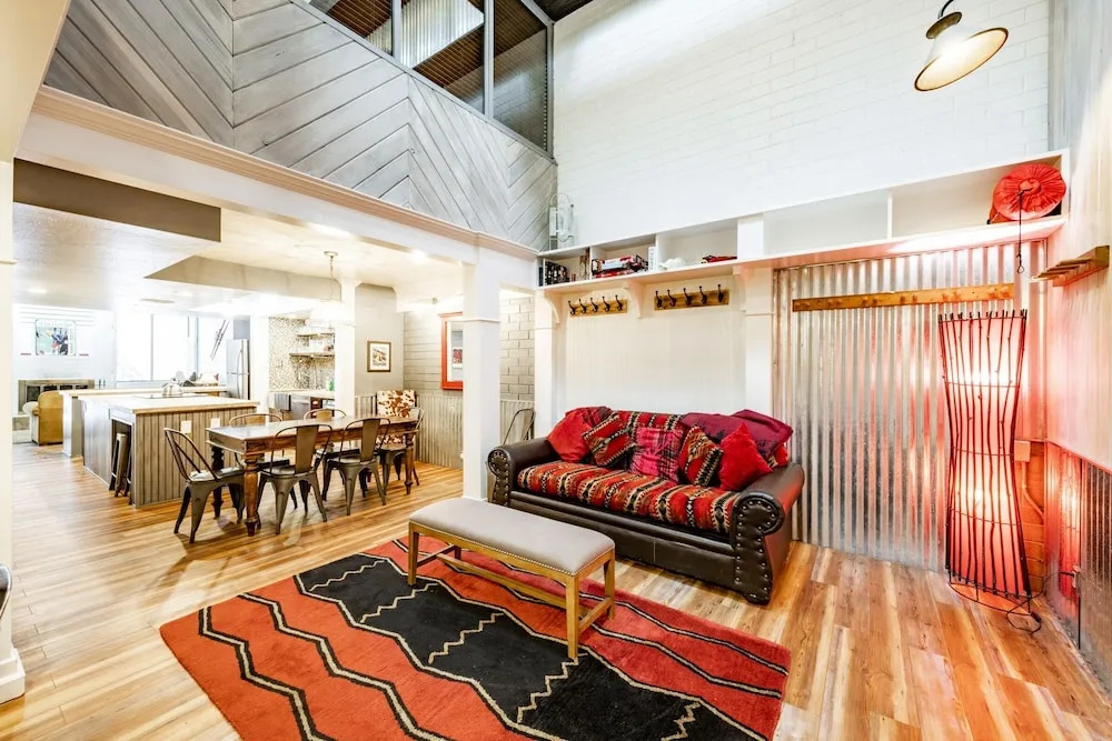 Park Avenue Standard 2 Bedroom Condominiums