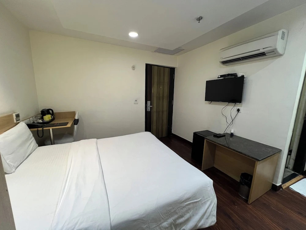 Hyphen Business Hotel