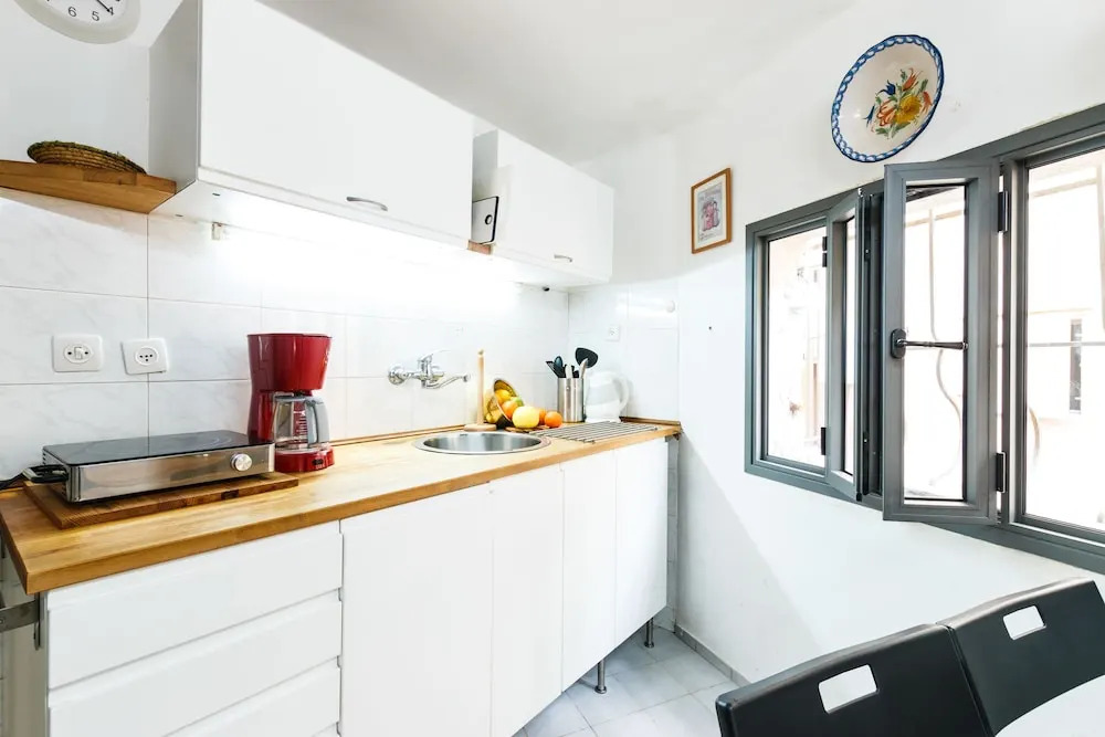 Cozy Studio on Frishman Ben Yehuda