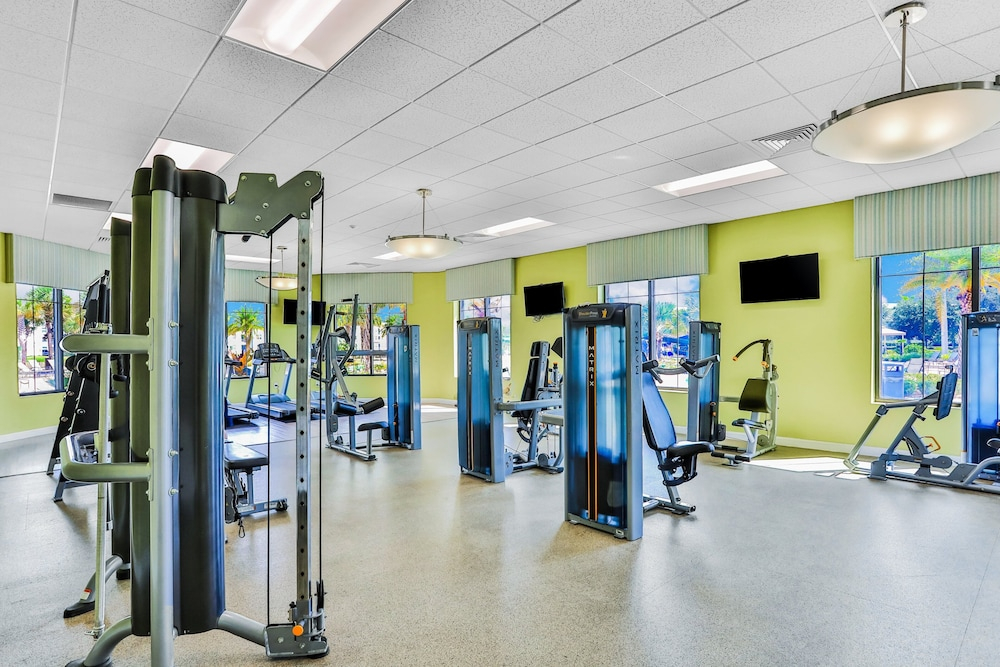 Fourth Floor Penthouse With Shared Pools and Hot Tub, Fast Wifi, & Central AC