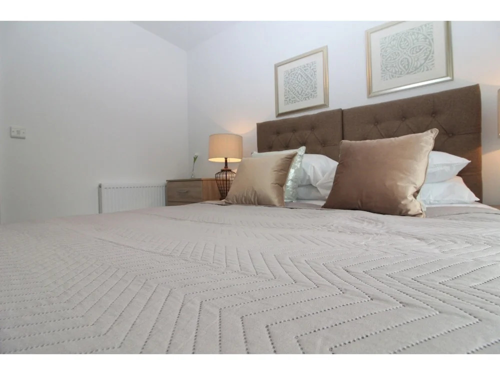 Luxury 2BR Modern Flat for 6 Near Holyrood Park