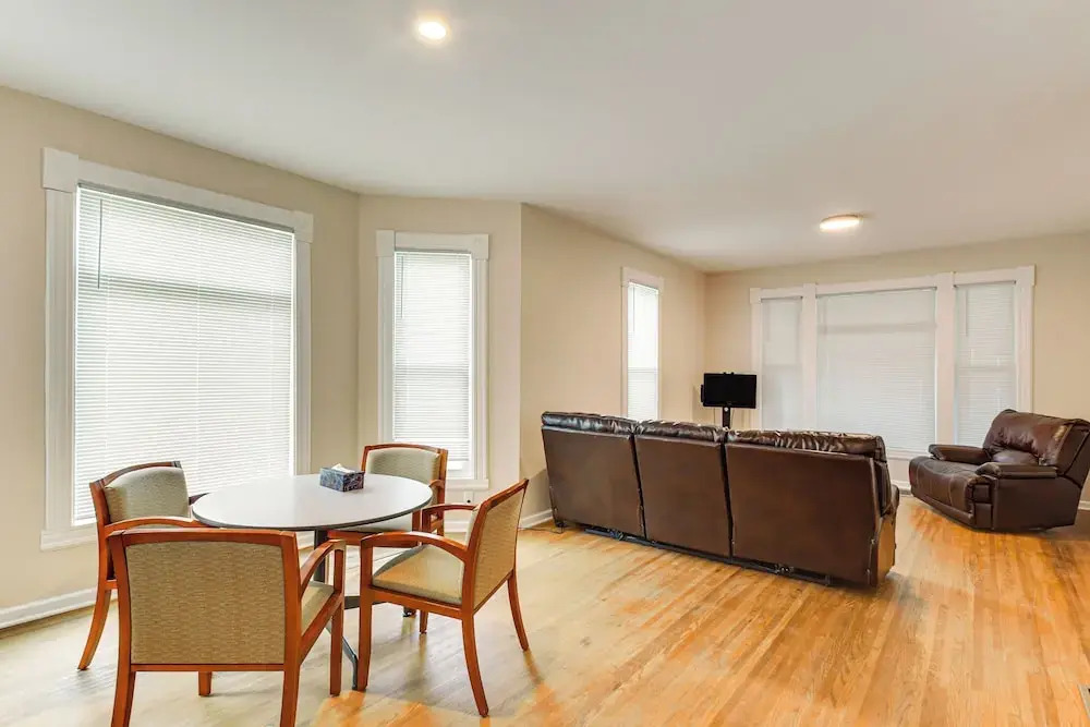 < 1 Mi to Main St: Quiet Apartment in Galesburg!