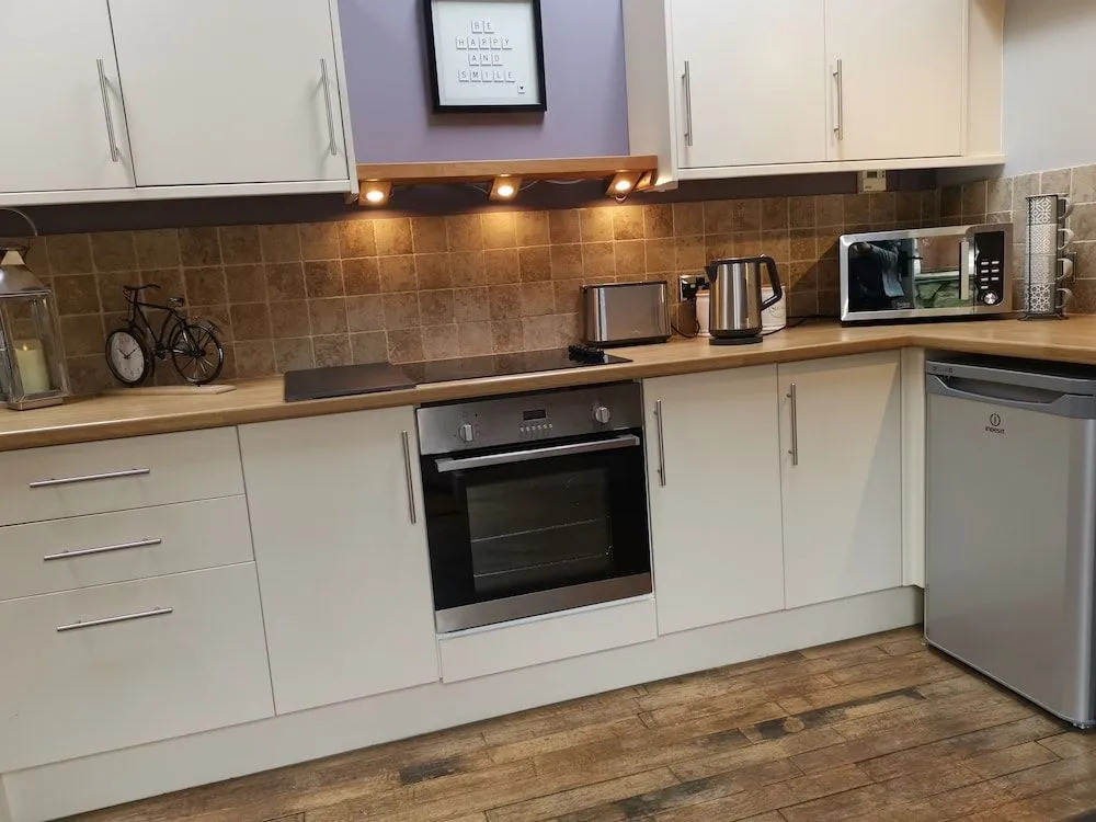 Broadrock Accommodation - Clock Cottage