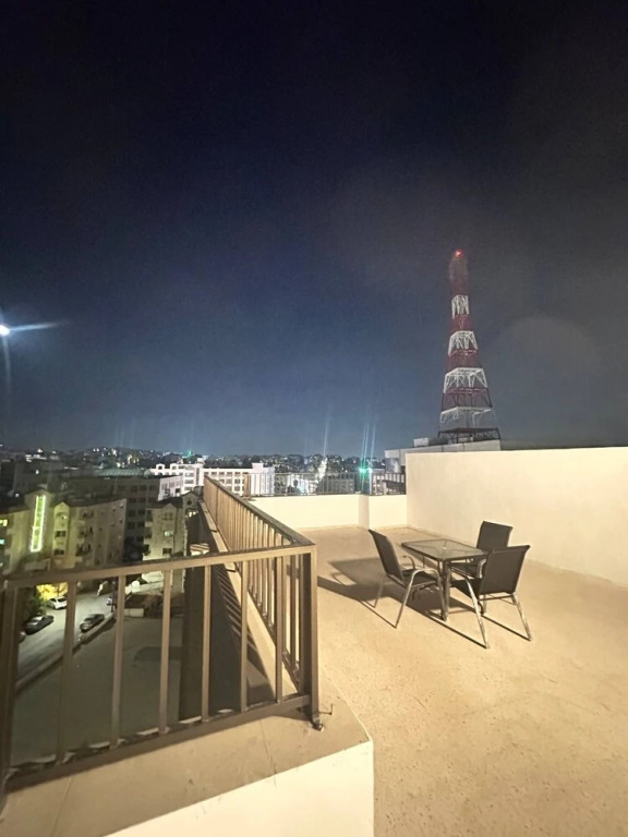 JRE Cozy Rooftop Near Al Services 24