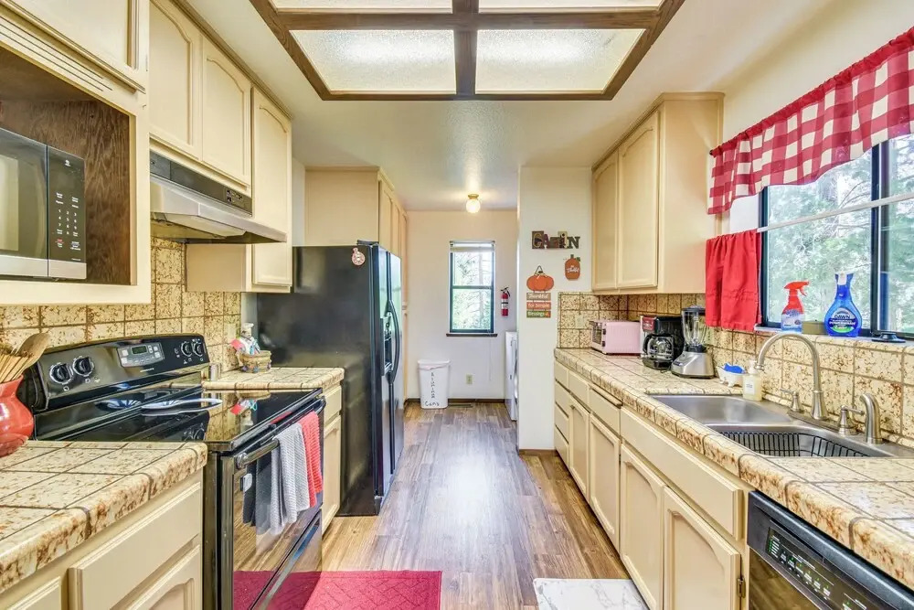 Peaceful Groveland Home w/ Deck + Fire Pit!