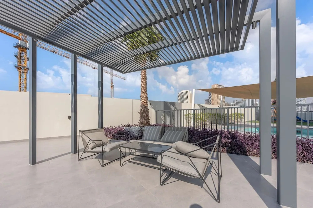 Sleek Studio in Jumeirah Village Triangle