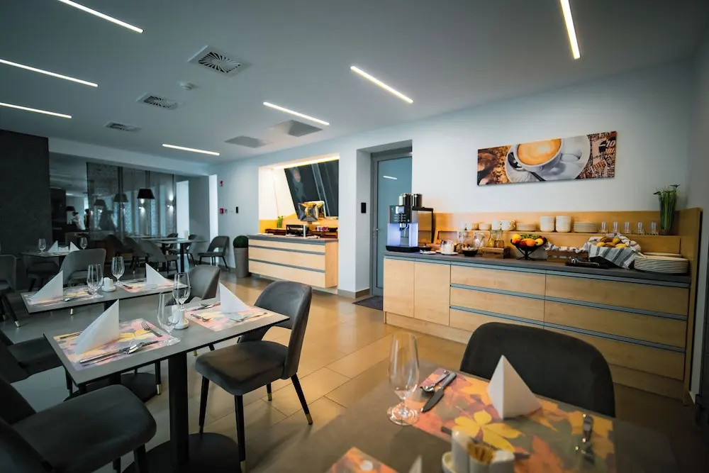 Eleven Business & Sport Hotel