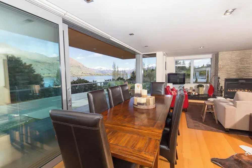 Lakeside Rd - Lake Views - Sleeps 10