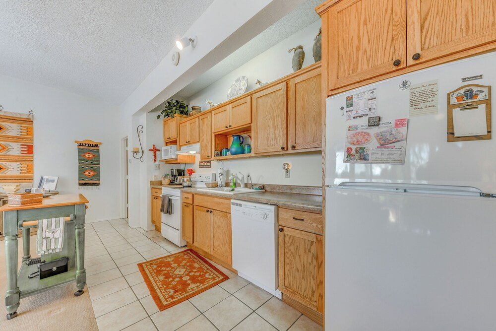 Alto Townhome w/ Deck Near Ski Apache!