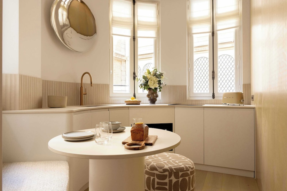 Luxurious Astorg Residence