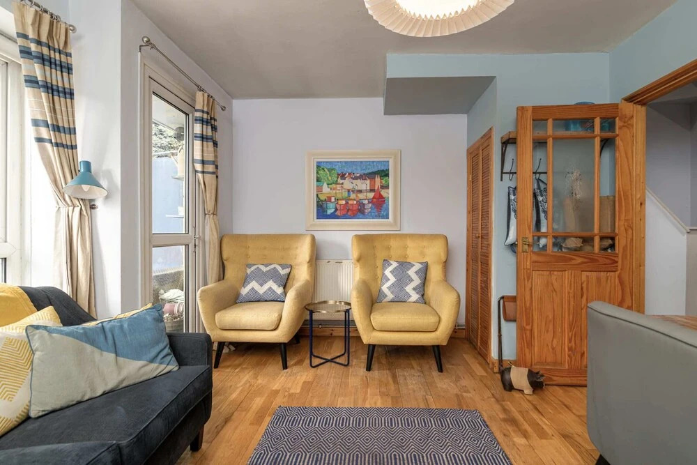 Charming 1BR Highbury Flat With Balcony