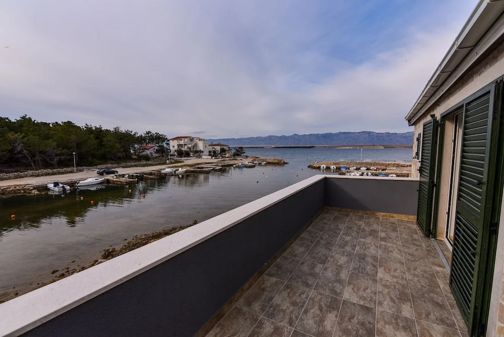 House Luxury Stone Villa Vir