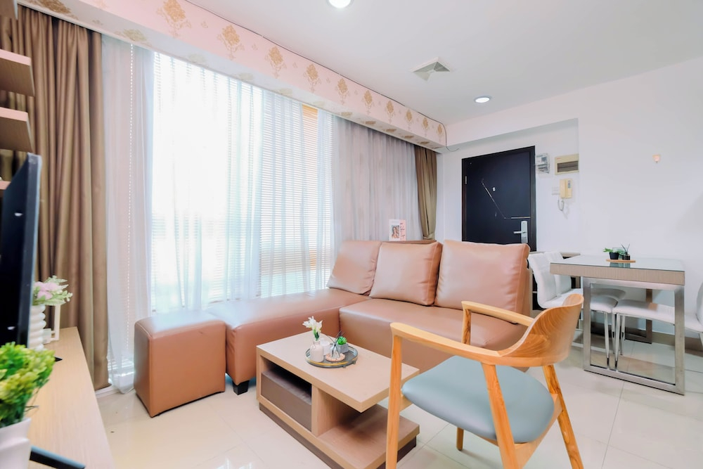 Wood Accents 2Br At Tamansari The Hive Apartment