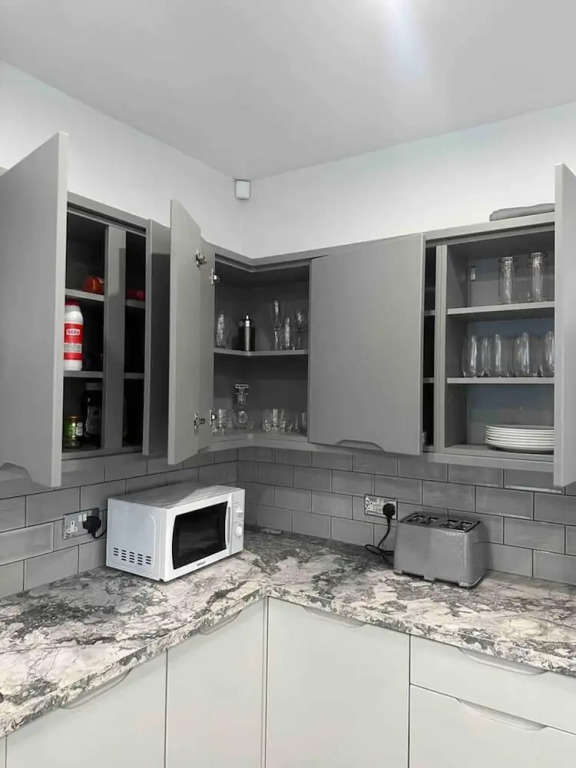 Immaculate 4-bed Detached House in Bootle