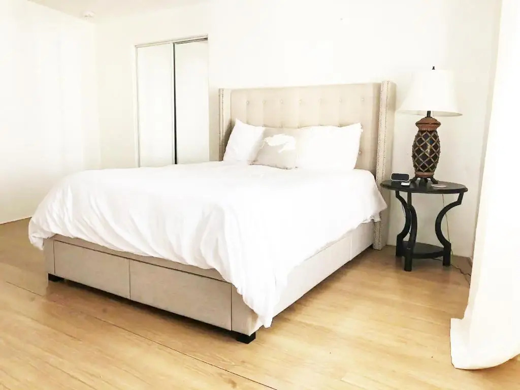 Burns Court Apartment