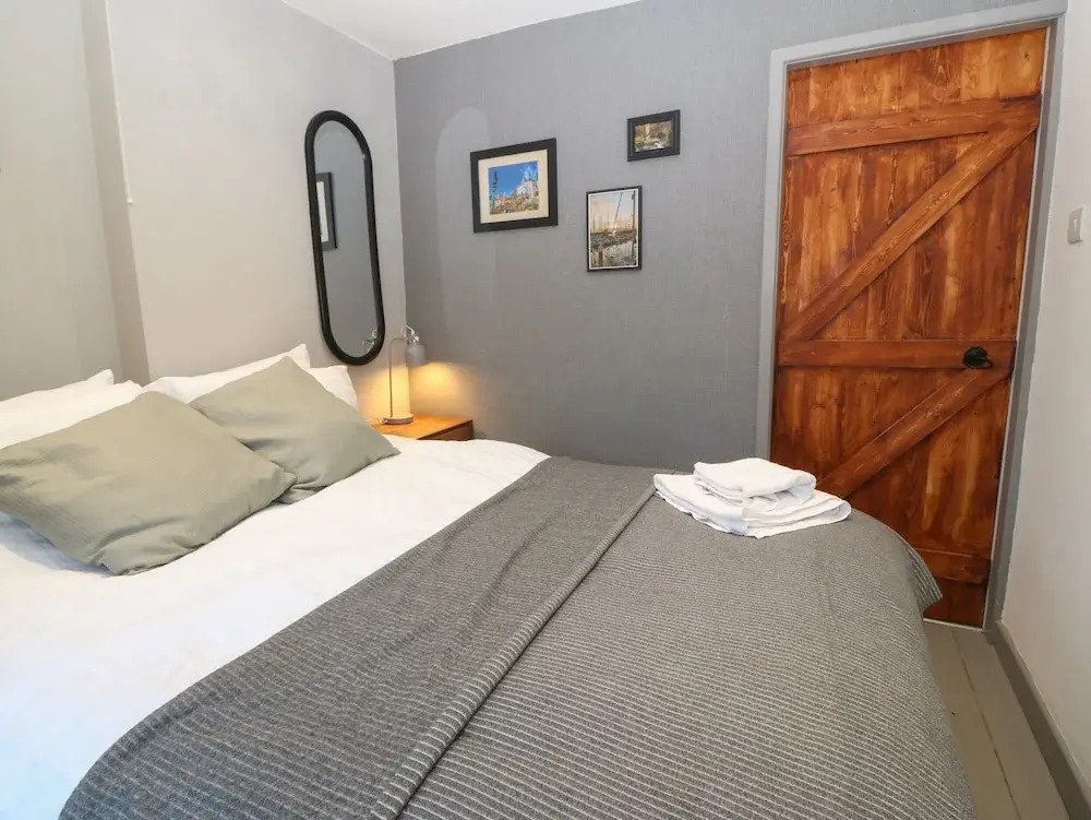 1 Dinas cottages