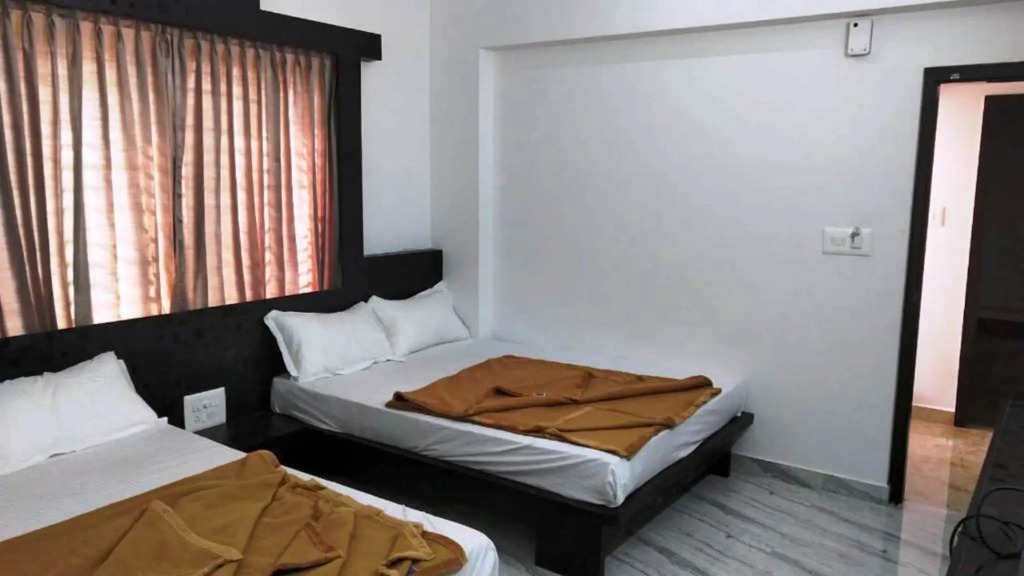 iROOMZ S Silver Suites