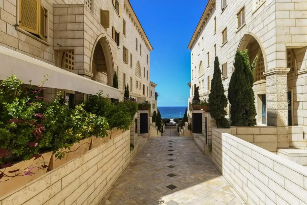Grand Apartment with Amazing Balcony with Sea View