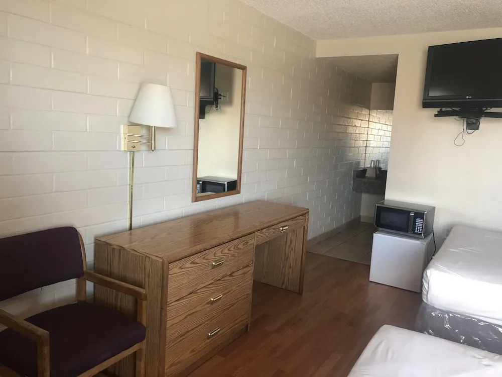 Lazy 8 Motel