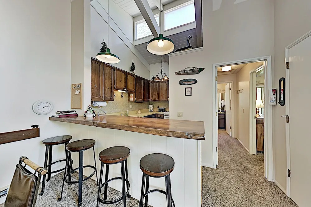 3251chat 4 Bedroom Condo