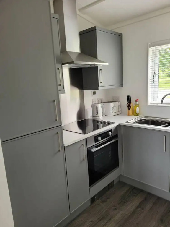 Captivating 2-bed Bungalow in Oulton Broad