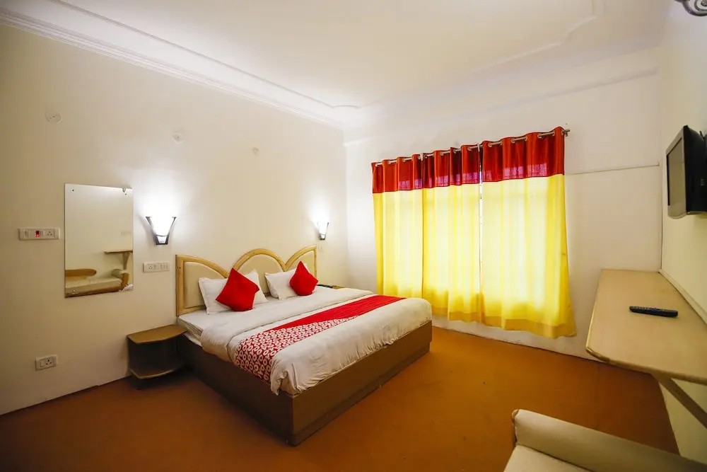 OYO 18636 Cordial Inn