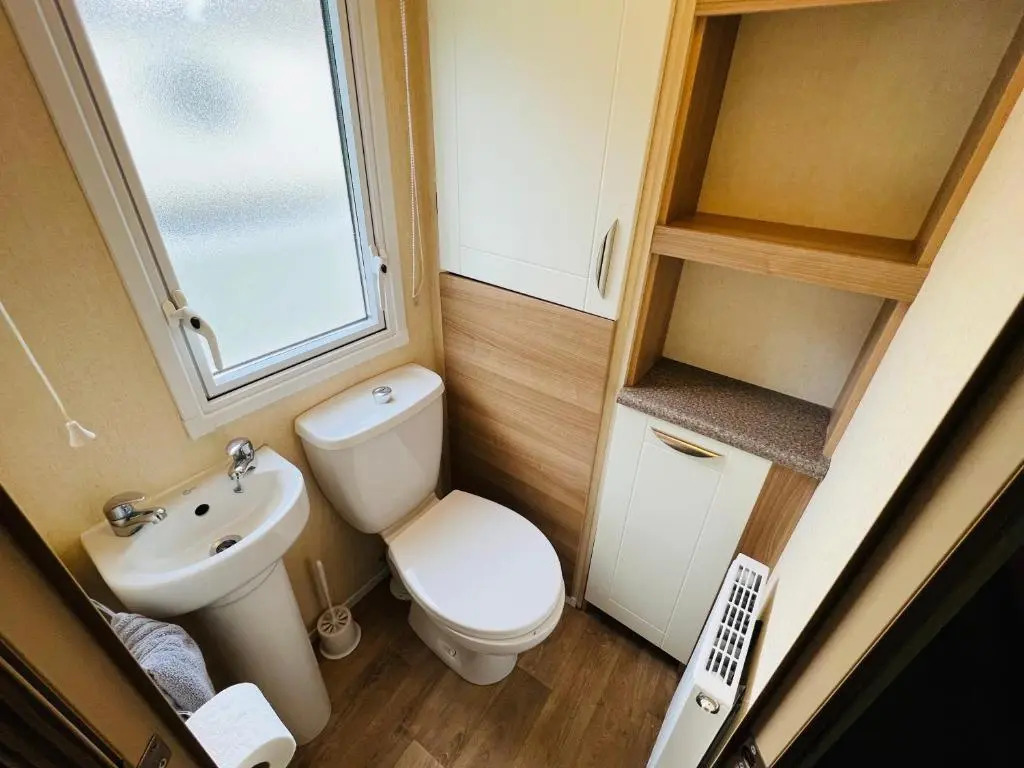 Luxury 2 Bedroom Caravan LG13, Shanklin, Isle of Wight