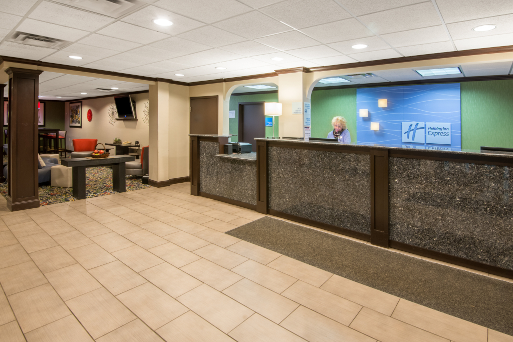 Holiday Inn Express Cleveland Airport - Brook Park by IHG