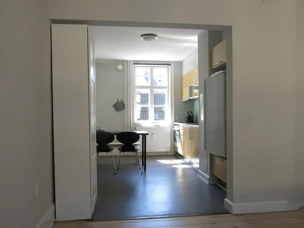 Studio near Queen 1143 - 1