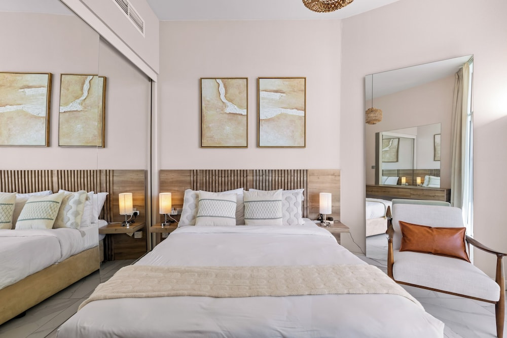 2BR Ultra Lux Canalfront Burj view