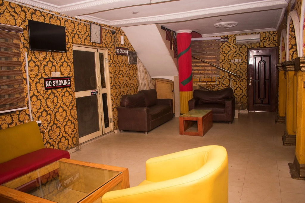 Goldlux Hotel