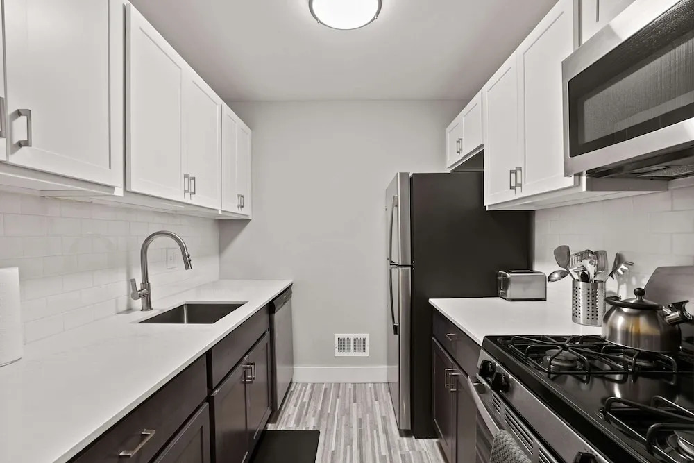 2BR 1BA Apartment With Great Amenities
