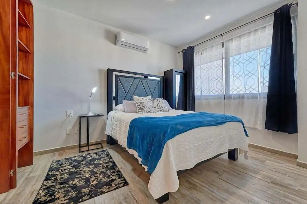 1BR Apartment - Private Balcony - Pool - Gym