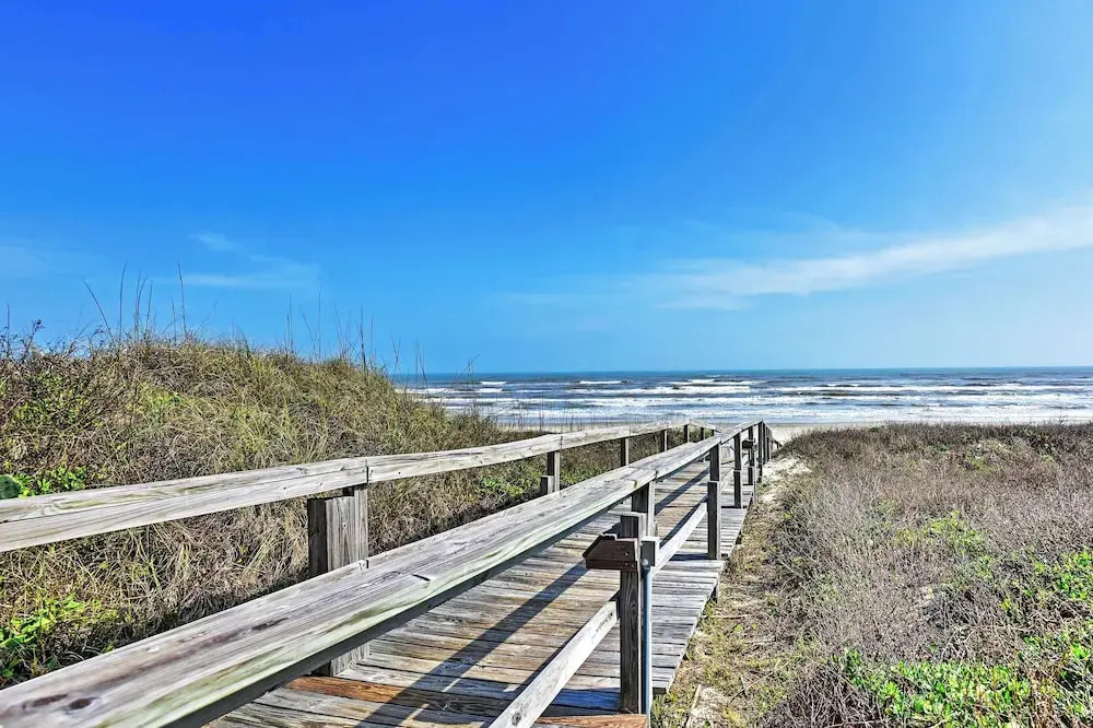 Beachfront Views: Breezy Port Aransas Condo!