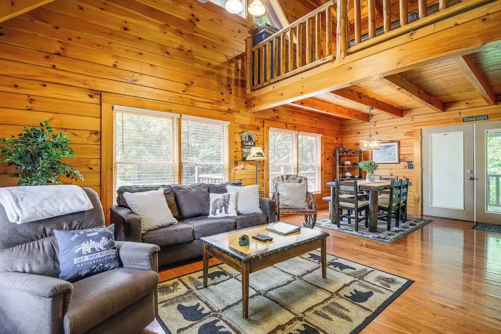 Pigeon Forge Cabin: Premier Location & Hot Tub