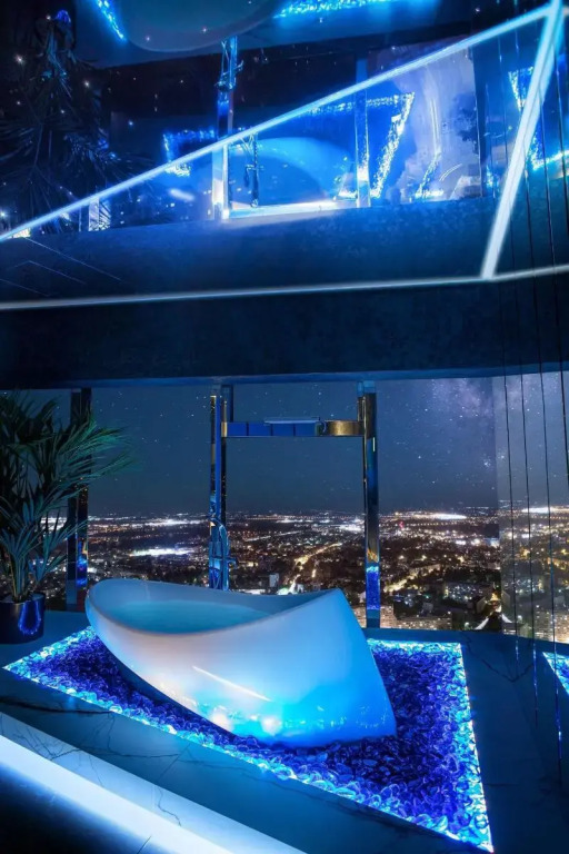 Apartamenty Sky Tower z Jakuzzi Przy Oknie by BQQK