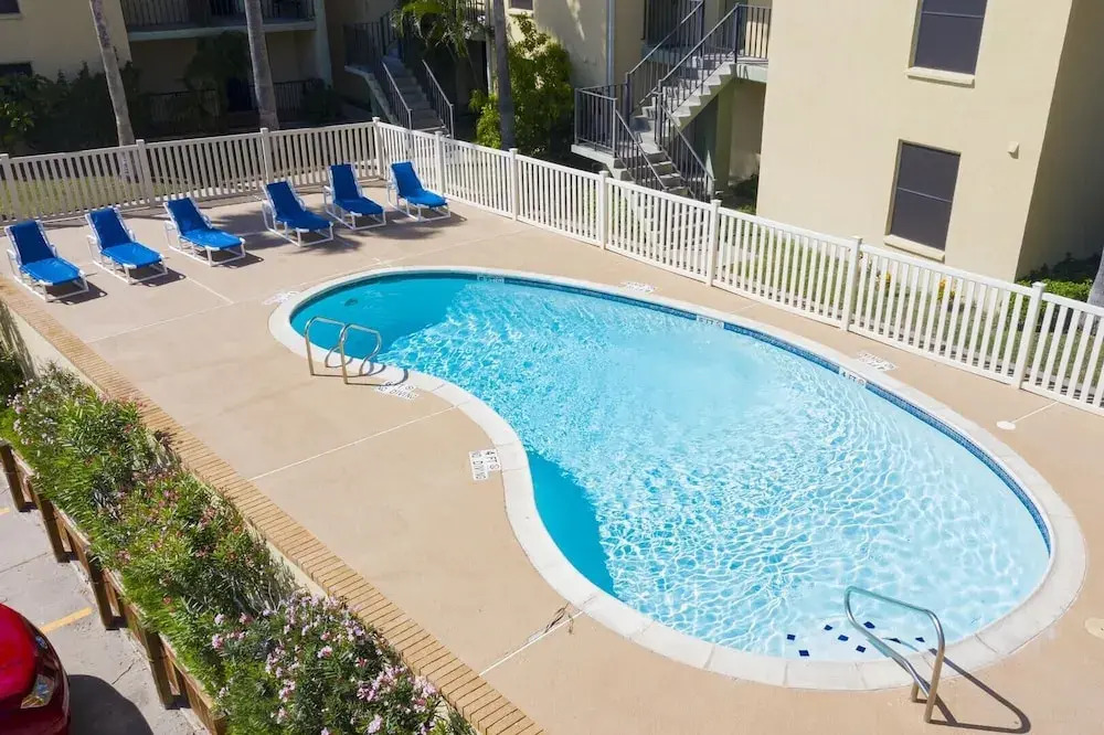 Clean Updated Condo w/ Pool 1/2 a Block to Beach 2 Bedroom Home by Redawning